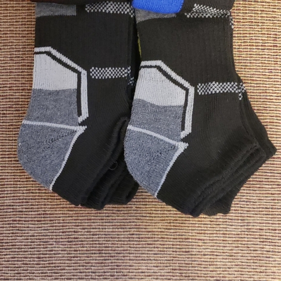 6 Pair Boys Fruit of Loom Ankle Socks - Picture 2 of 5